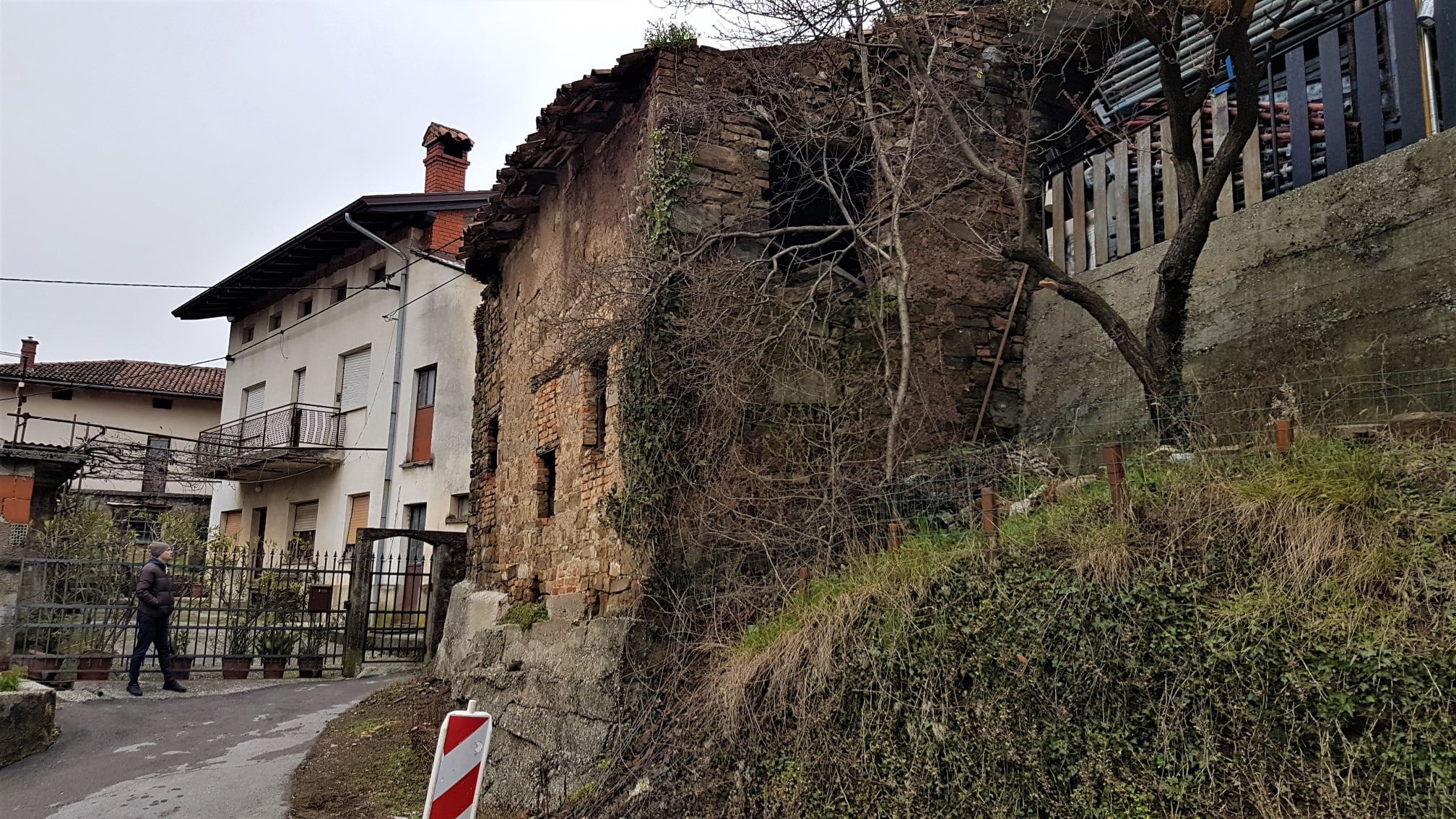 Rudere sulla strada di Gradiscutta di Nova Gorica, domani parte la demolizione