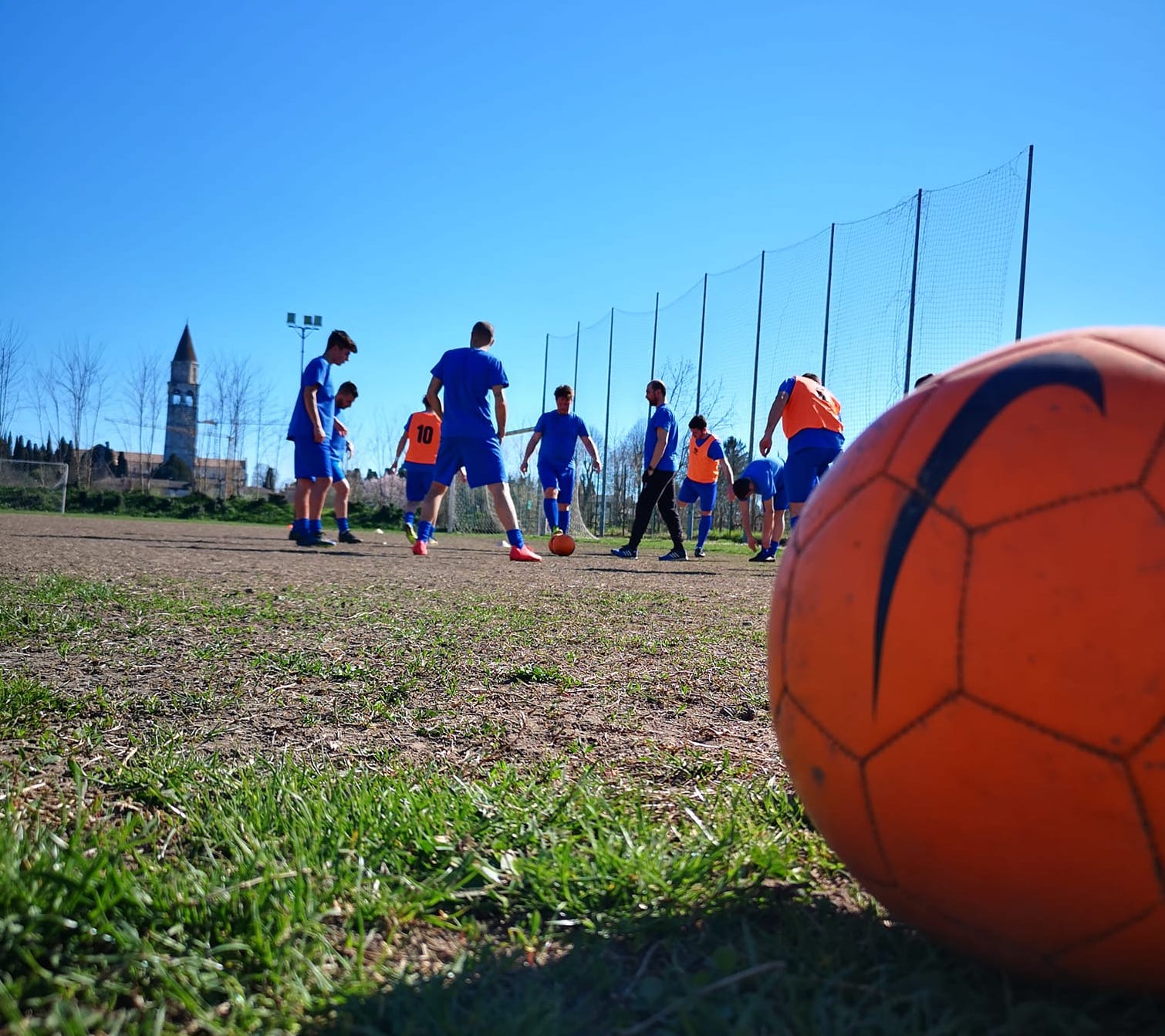 Copertina per Portarono per primi il calcio nella città romana, Aquileia festeggia cento anni di sport