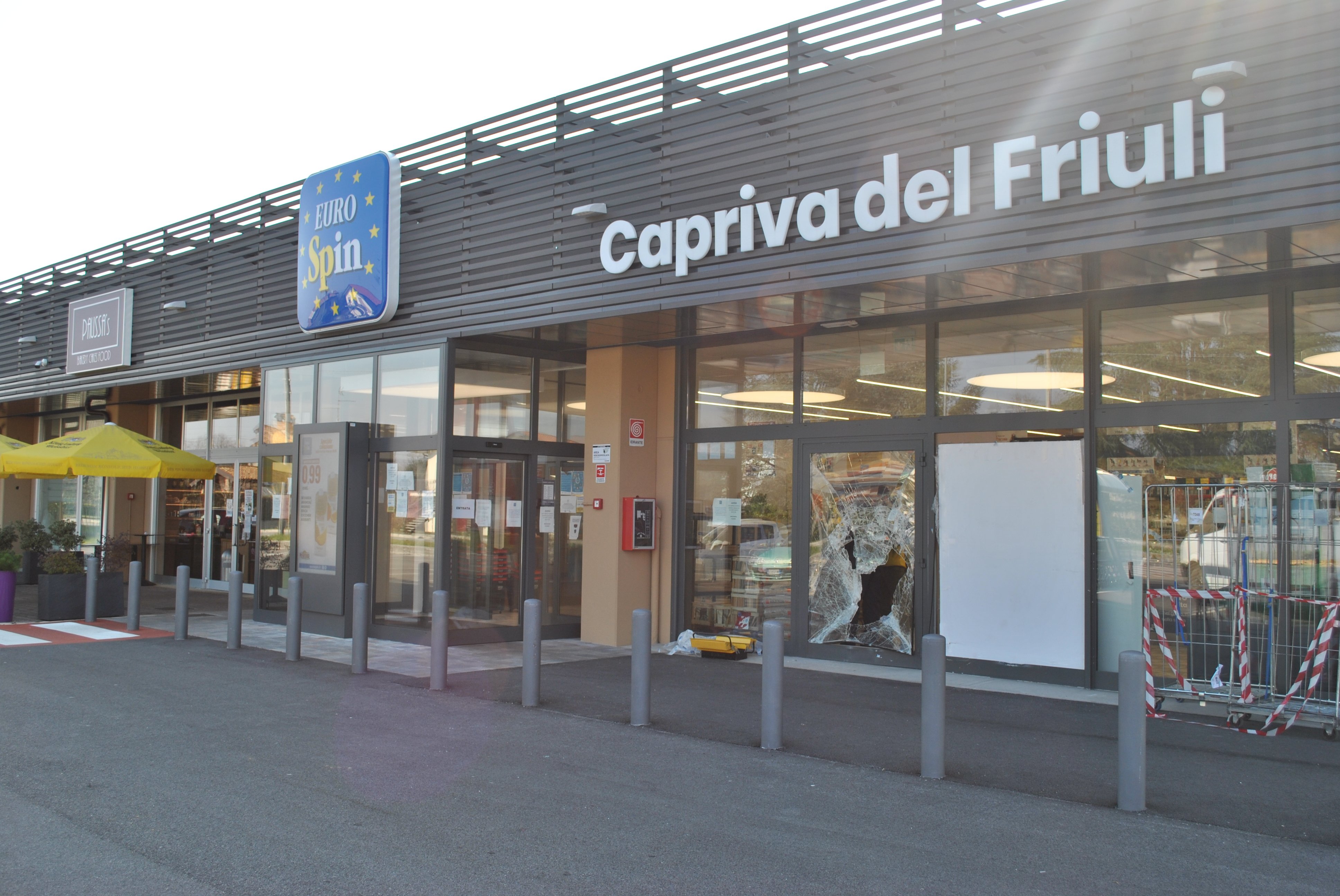Copertina per Rapinò l'Eurospin di Capriva, arrestato un 25enne dopo un folle inseguimento a Sagrado