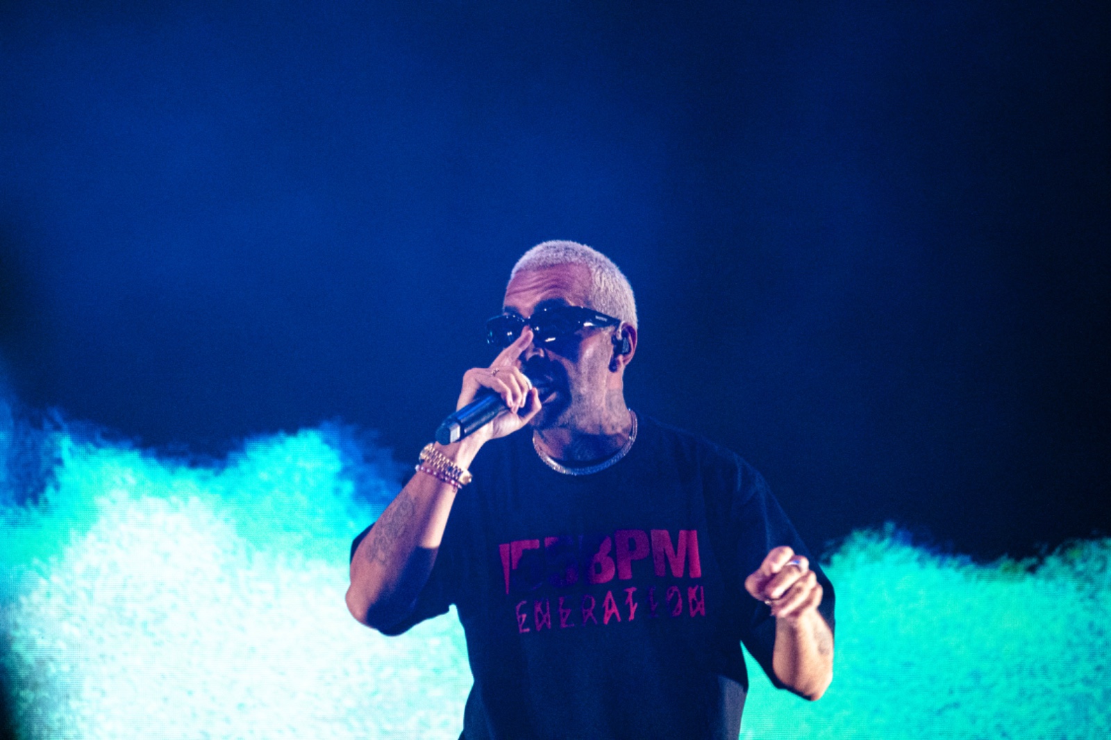Copertina per Monfalcone, il rapper Luchè scatena quasi 2mila giovani in piazza della Repubblica. Grandi emozioni con l'ultimo singolo 'Nessuna'