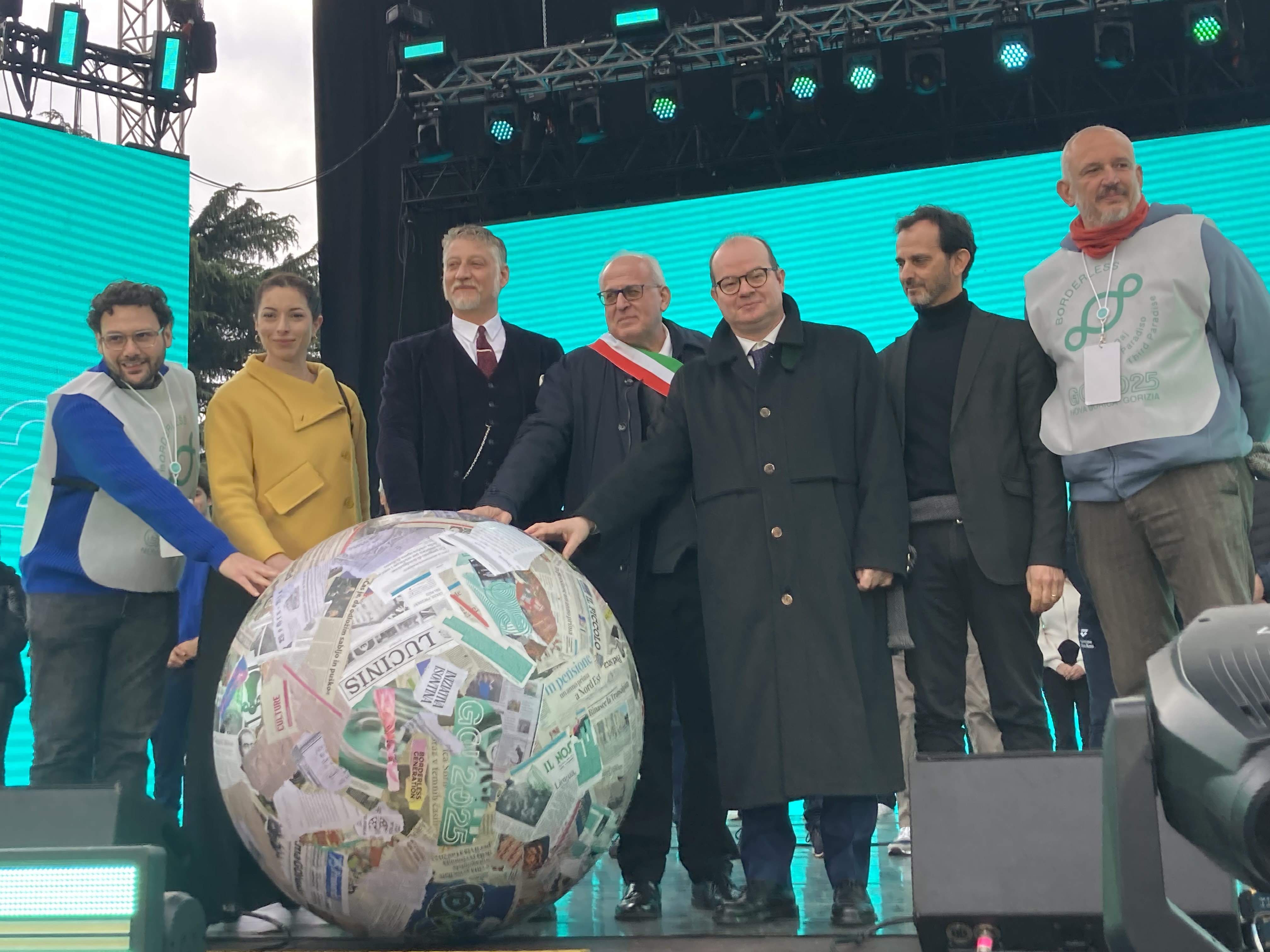 Immagine per Gorizia, la sfera di Pistoletto arriva in via Rastello