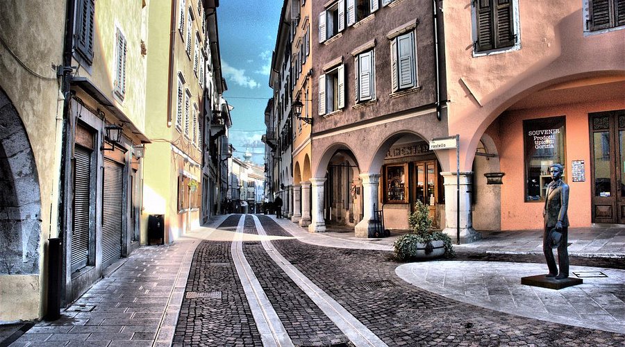 Copertina per ‘Voci di Via Rastello’, la passeggiata tra storie e memorie nel cuore di Gorizia