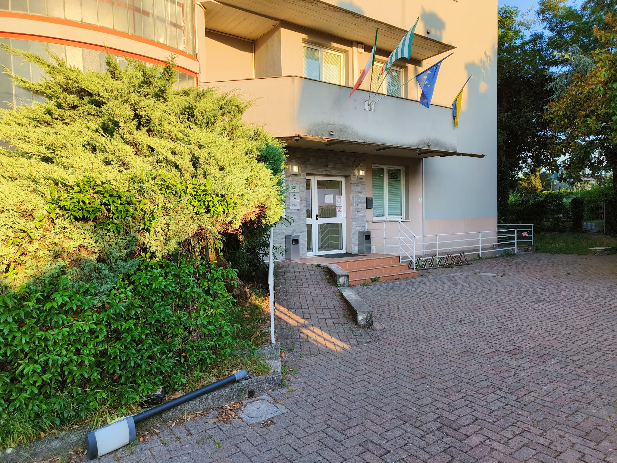Copertina per Fotonotizia – Monfalcone, vandalizzato un lampione davanti alla sede Cisl: «Gesto incivile e preoccupante»