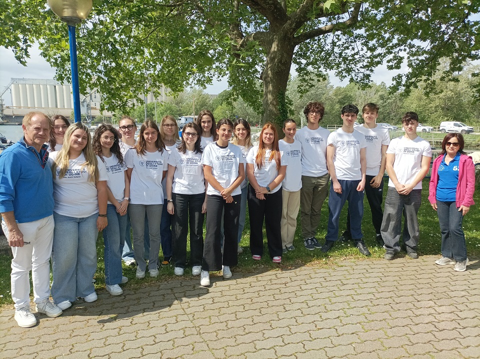 Copertina per 240 studenti a bordo di imbarcazioni, così a Monfalcone si insegnano ‘le scienze della vela’