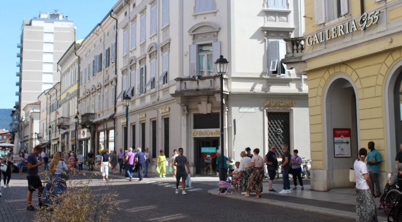 Copertina per Gorizia, fino al 70% di sconti per lo Sbaracco 2025 ma gli affari non sono uguali per tutti