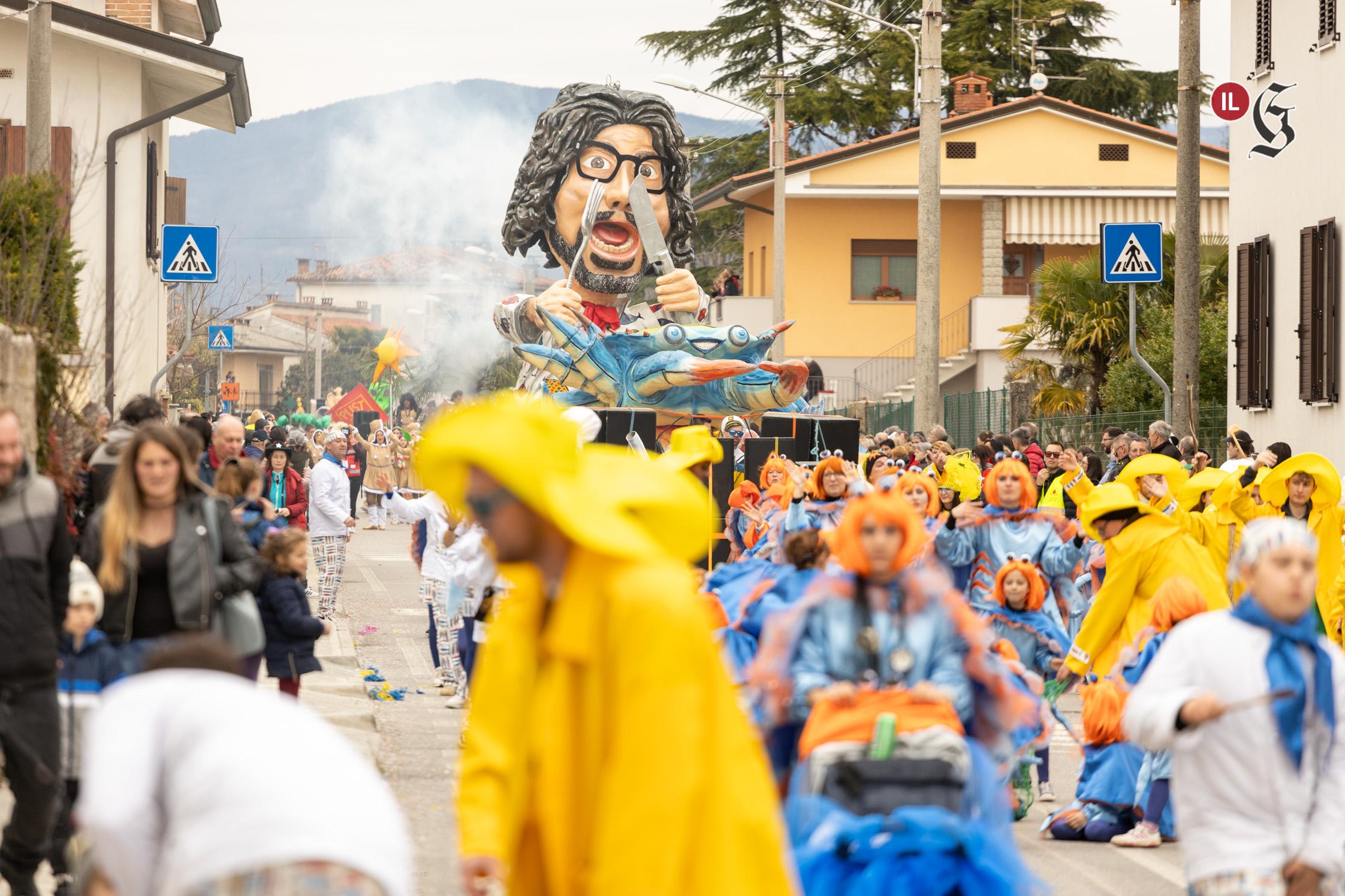 Copertina per La sfilata record di Savogna chiude il Carnevale, trionfo San Pelagio e Marcottini
