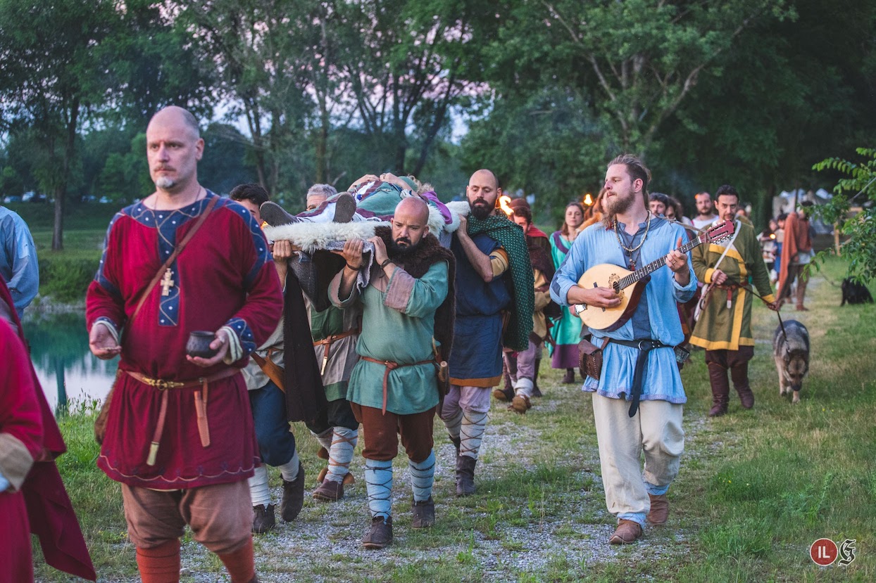 Copertina per La storia dei Longobardi richiama 8mila visitatori, antico rito funebre a Romans