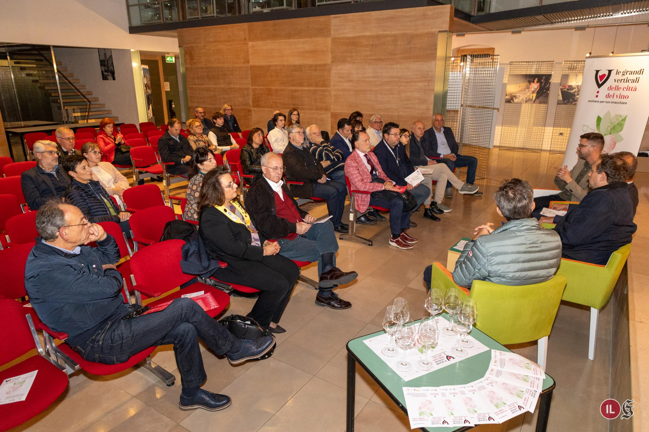 Immagine per Arrivano tour tra vitigni e cantine, Grandi verticali presentate a Cormons