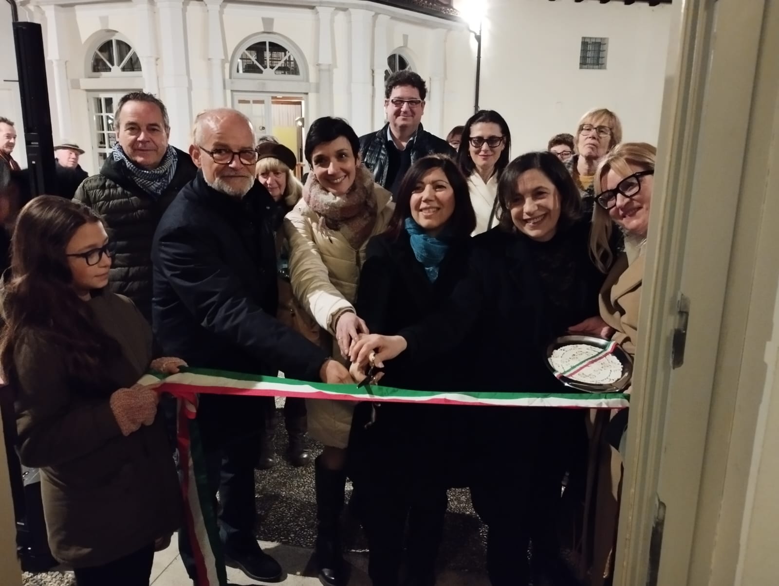 Immagine per L'arte contro i disturbi alimentari, apre la mostra Abbraccio a Ronchi