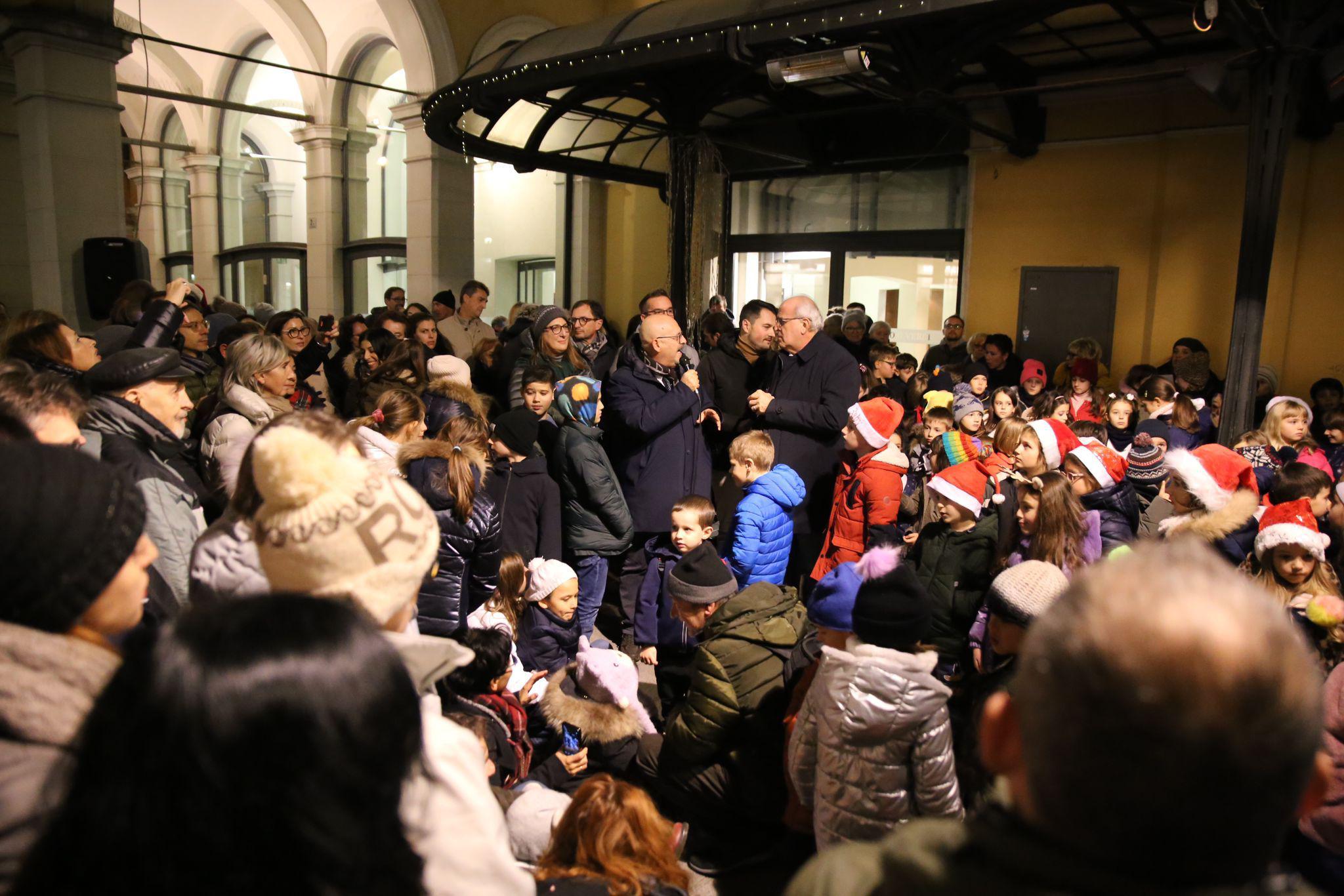 Copertina per I cori dei bambini accendono il Natale a Gorizia: il via con la Fiera di Sant’Andrea