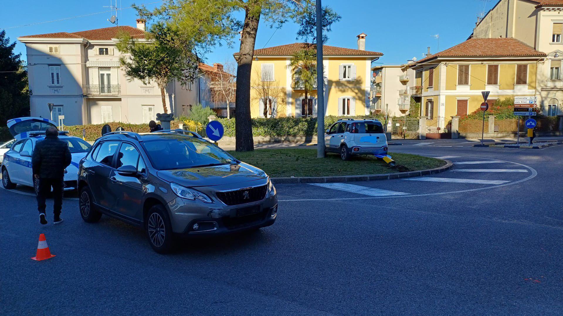 Copertina per Scontro fra due veicoli in via Brigata Casale