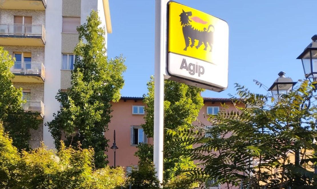 Immagine per Area verde e parcheggio al posto del distributore di via Crispi: Legambiente solleva i propri dubbi