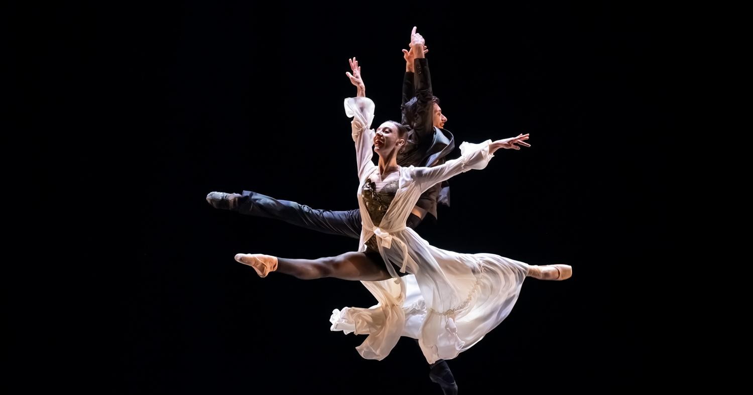 Immagine per La stagione del Teatro Verdi riparte con la danza di 'Alles Walzer'