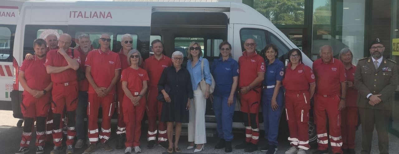 Immagine per Gorizia, cordata di solidarietà per donare una nuova ambulanza alla Croce Rossa  