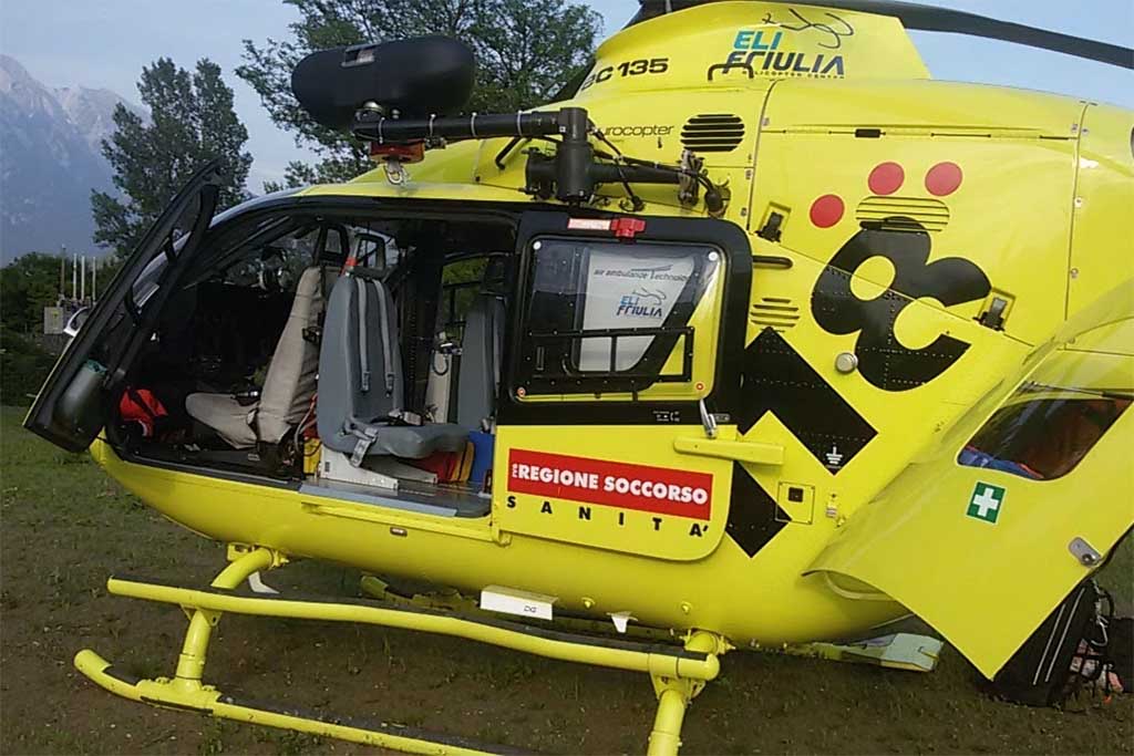 Perdono il controllo dello scooter a Cormons, due ragazzi ricoverati in ospedale a Udine