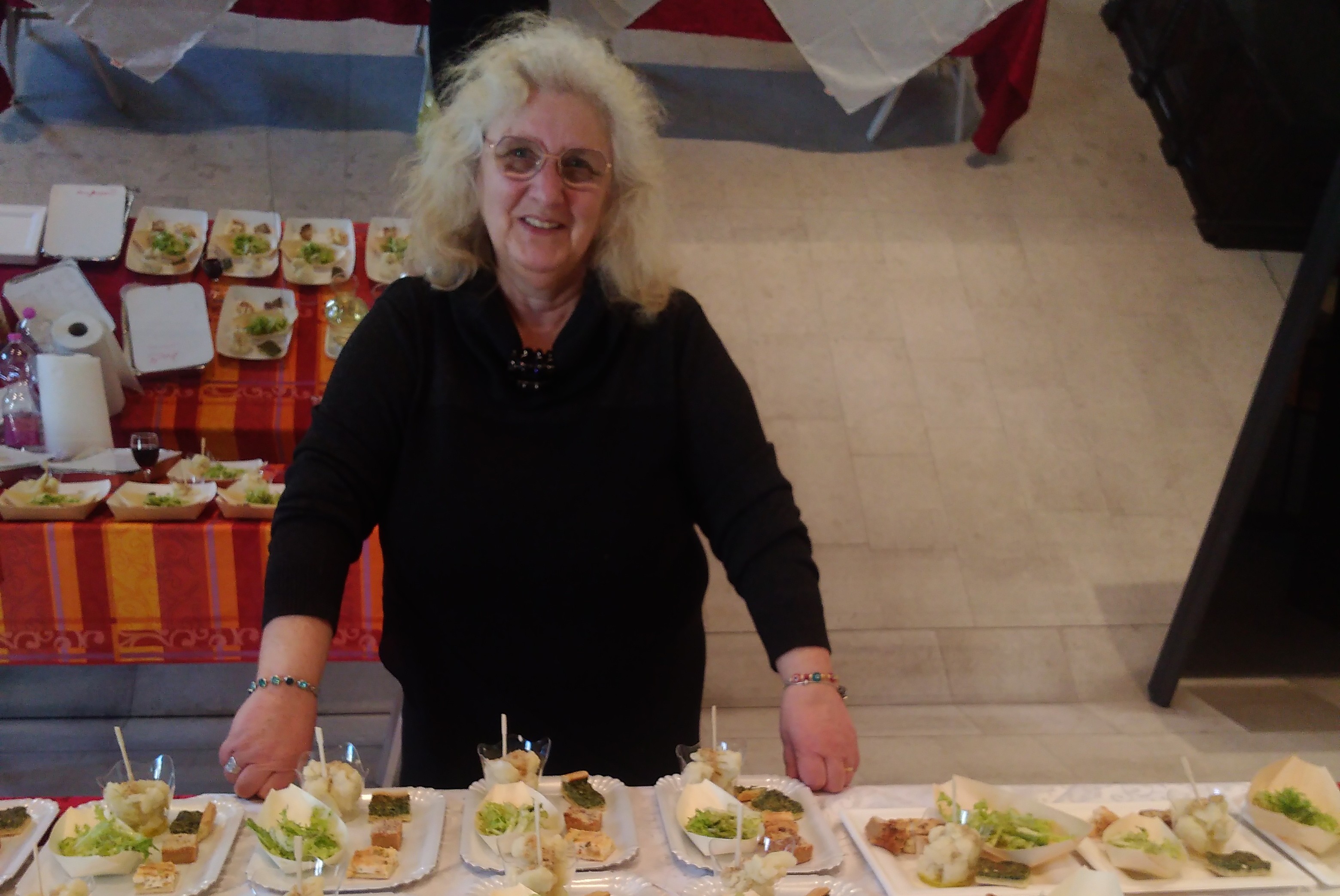 Immagine per Luisa Cecere, Intrecci di vita, sapere e passione tra scuola, Medioevo e arte del merletto