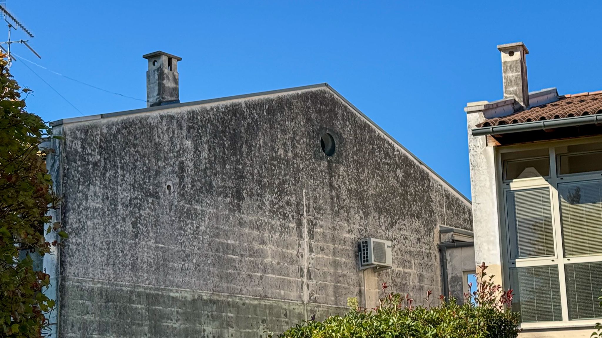 Immagine per «Invasi da muffe e da allagamenti ricorrenti». Morsolin e Saullo chiedono l’istituzione di un Osservatorio sull’Edilizia Popolare