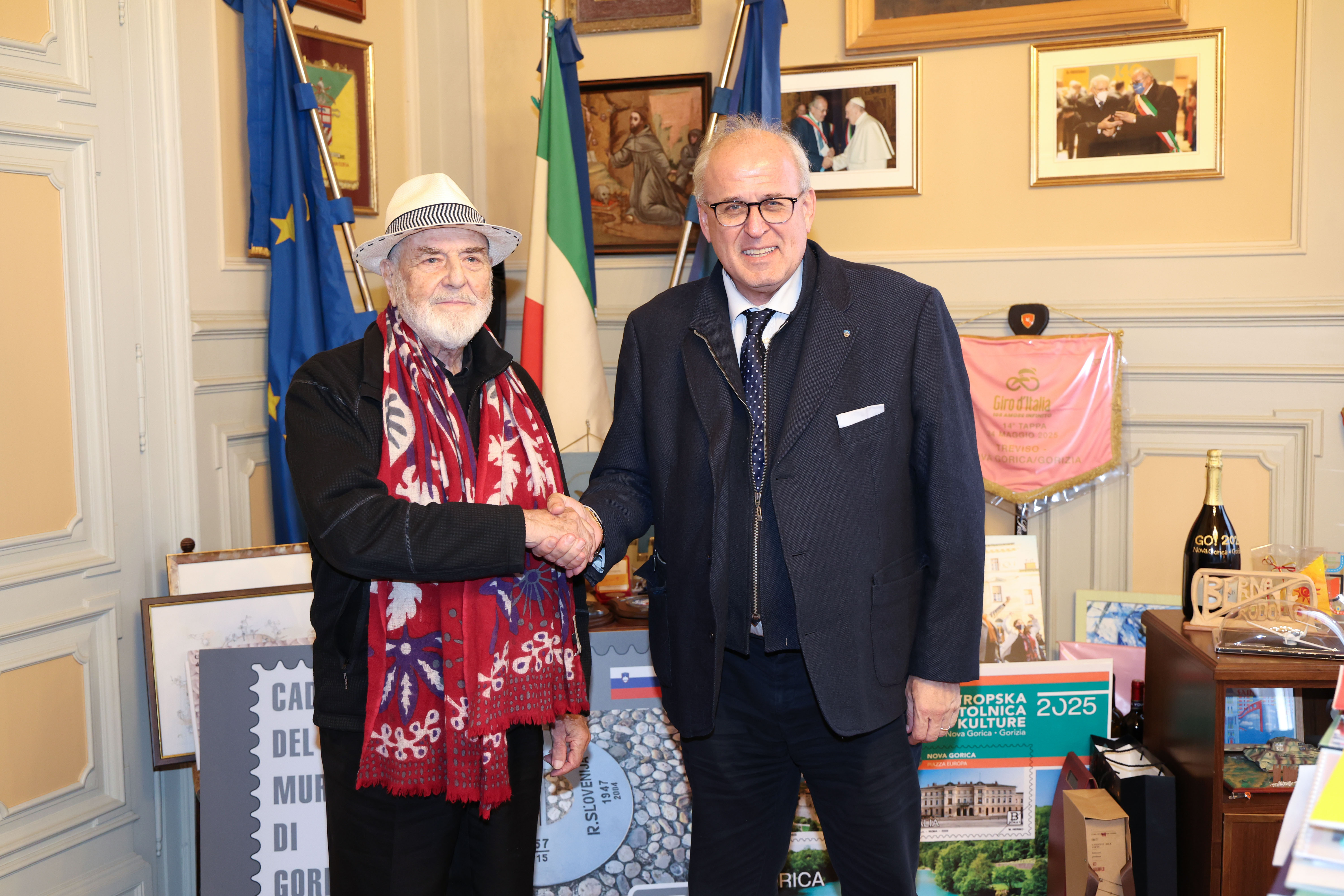 Immagine per Fotonotizia - Michelangelo Pistoletto a Gorizia.L’artista della pace firma il Terzo Paradiso 