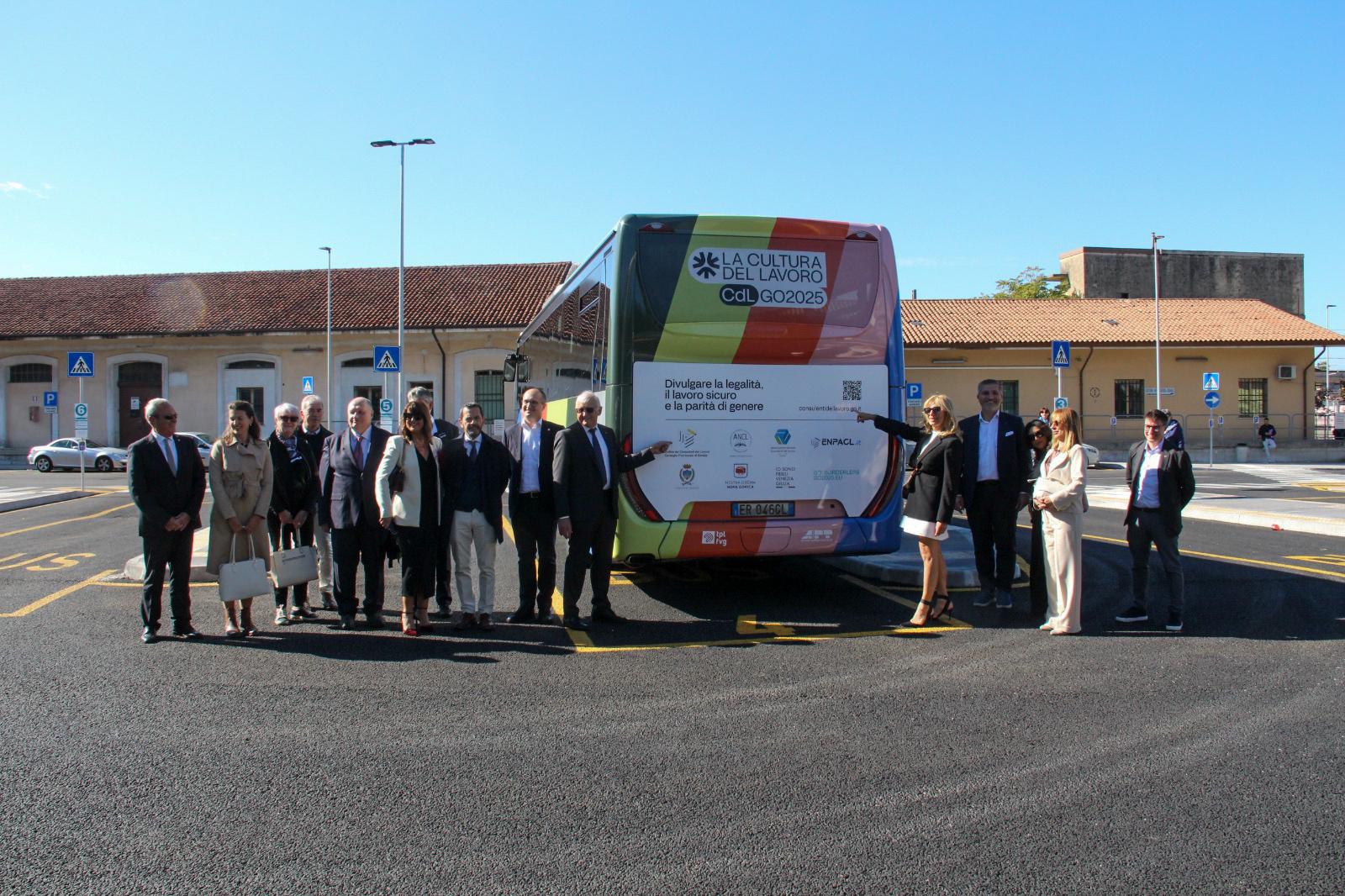 Immagine per Gorizia, ecco il nuovo autobus marchiato CDL. Belletti: «Un’iniziativa unica a livello nazionale»