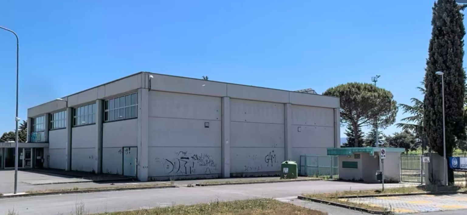 Copertina per Perdita d’acqua fuori controllo al campo sportivo di Mossa, contributo regionale di 81.900 euro al Comune
