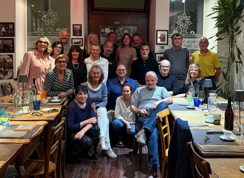 Immagine per Fotonotizia - Dopo quarant’anni, gli ex studenti del Max Fabiani si ritrovano per una serata di ricordi e condivisione 