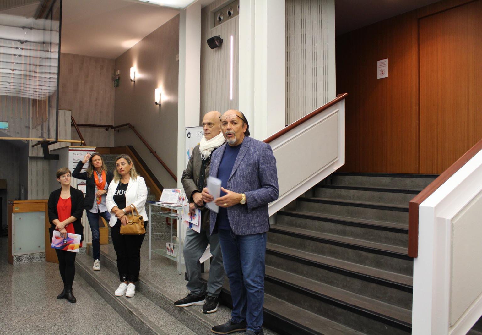 Copertina per Monfalcone, svelata la nuova ‘mise’ del foyer del Teatro Bonezzi. «Luogo di bellezza e partecipazione»