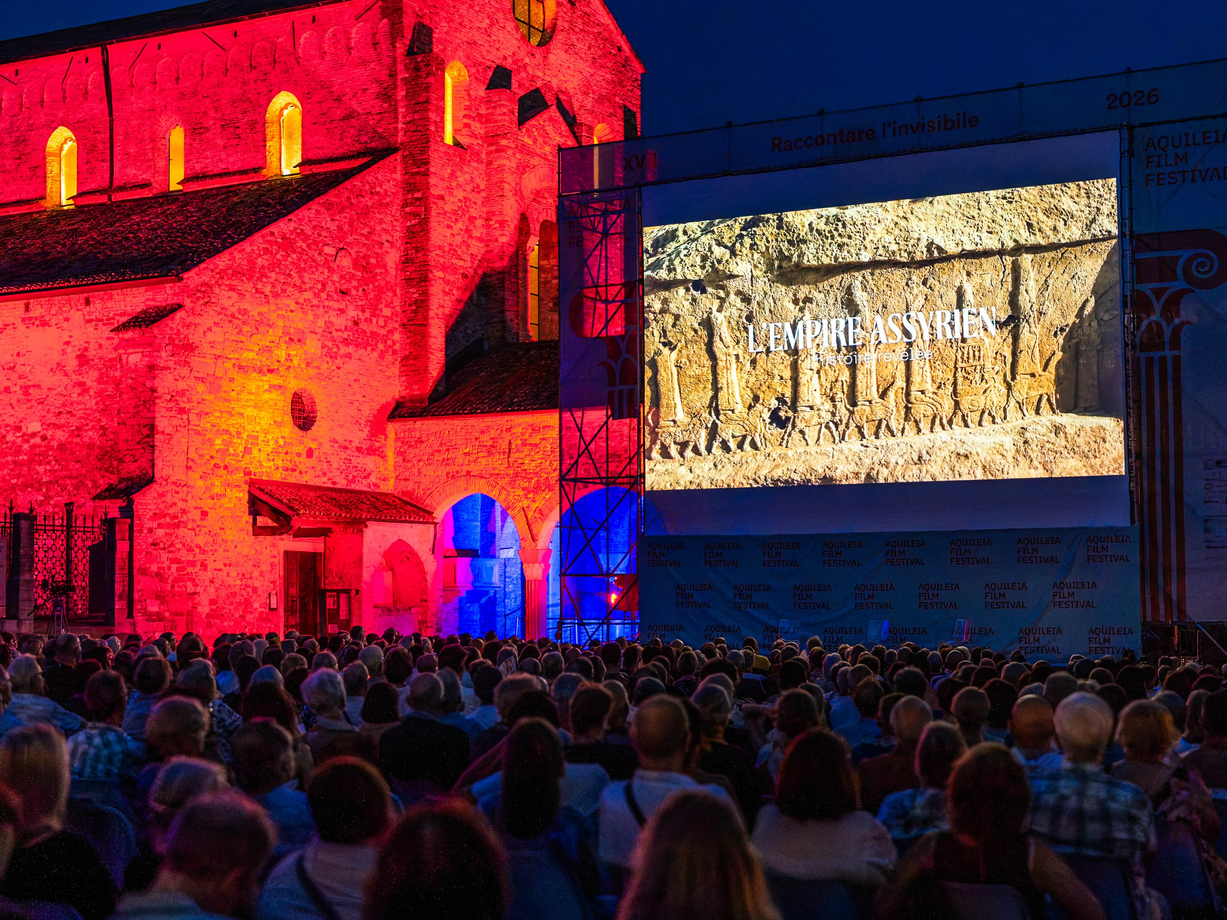 Immagine per Aquileia Film Festival, gran finale in Piazza Capitolo: 15mila spettatori e trionfo per ‘L'Impero Assiro’