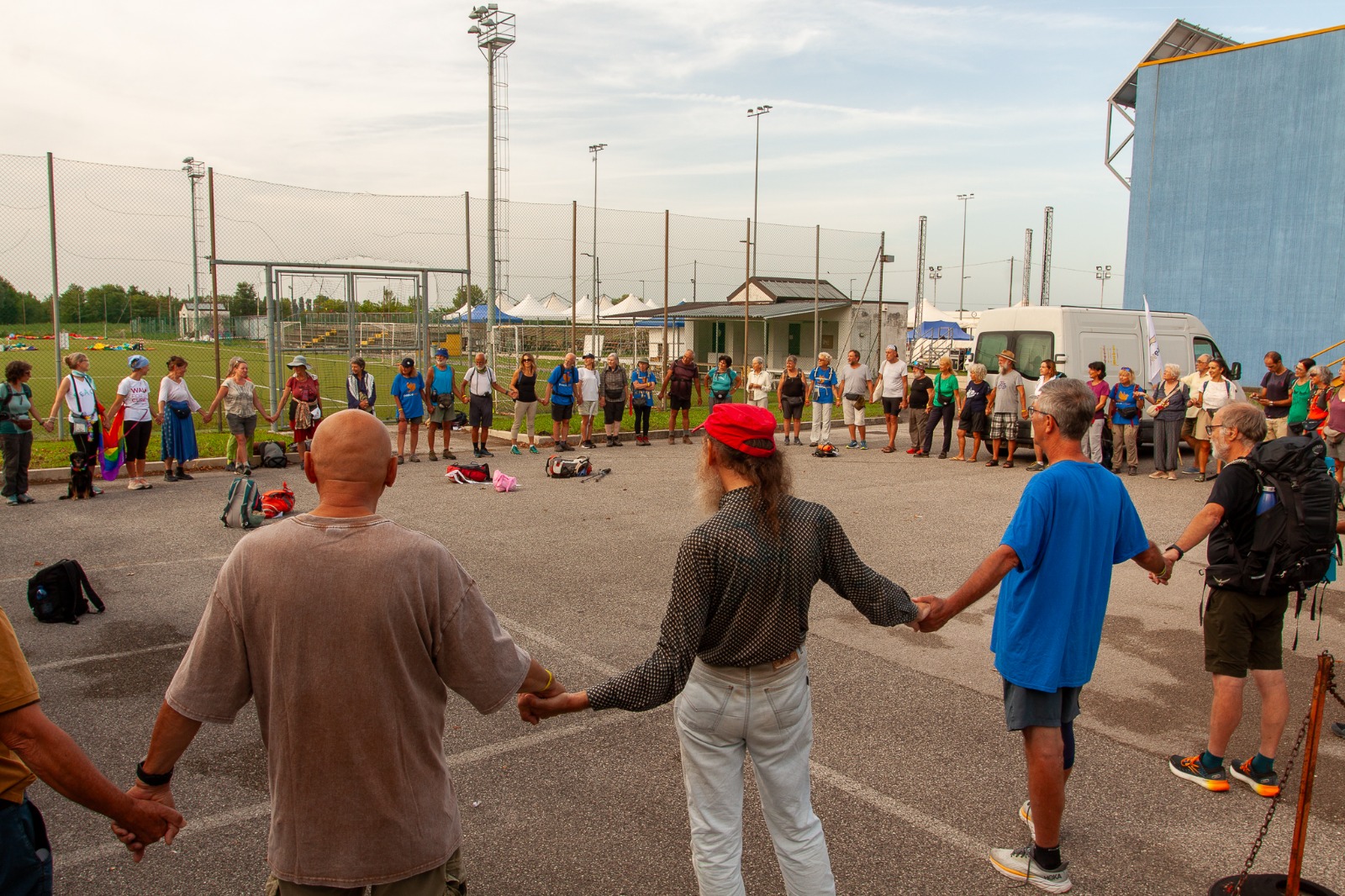 Immagine per Da Finisterre a Gerusalemme: la ‘Peace Walk’ passa per Fiumicello Villa Vicentina promuovendo accoglienza a pace 