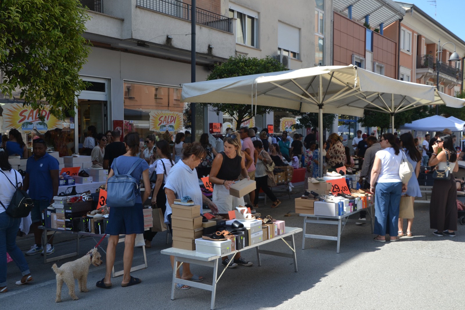 Monfalcone, in 25mila per Lo Sbaracco che compie 10 anni: non solo shopping ma festa della città