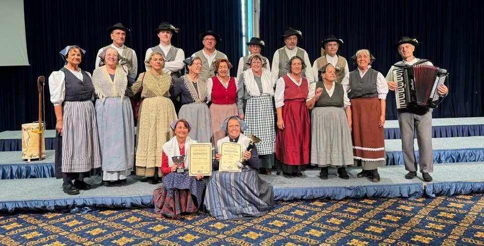 Immagine per Fotonotizia - I Costumi Bisiachi trionfano a Portorose: doppio premio all'International Choral Competition Chorus Inside