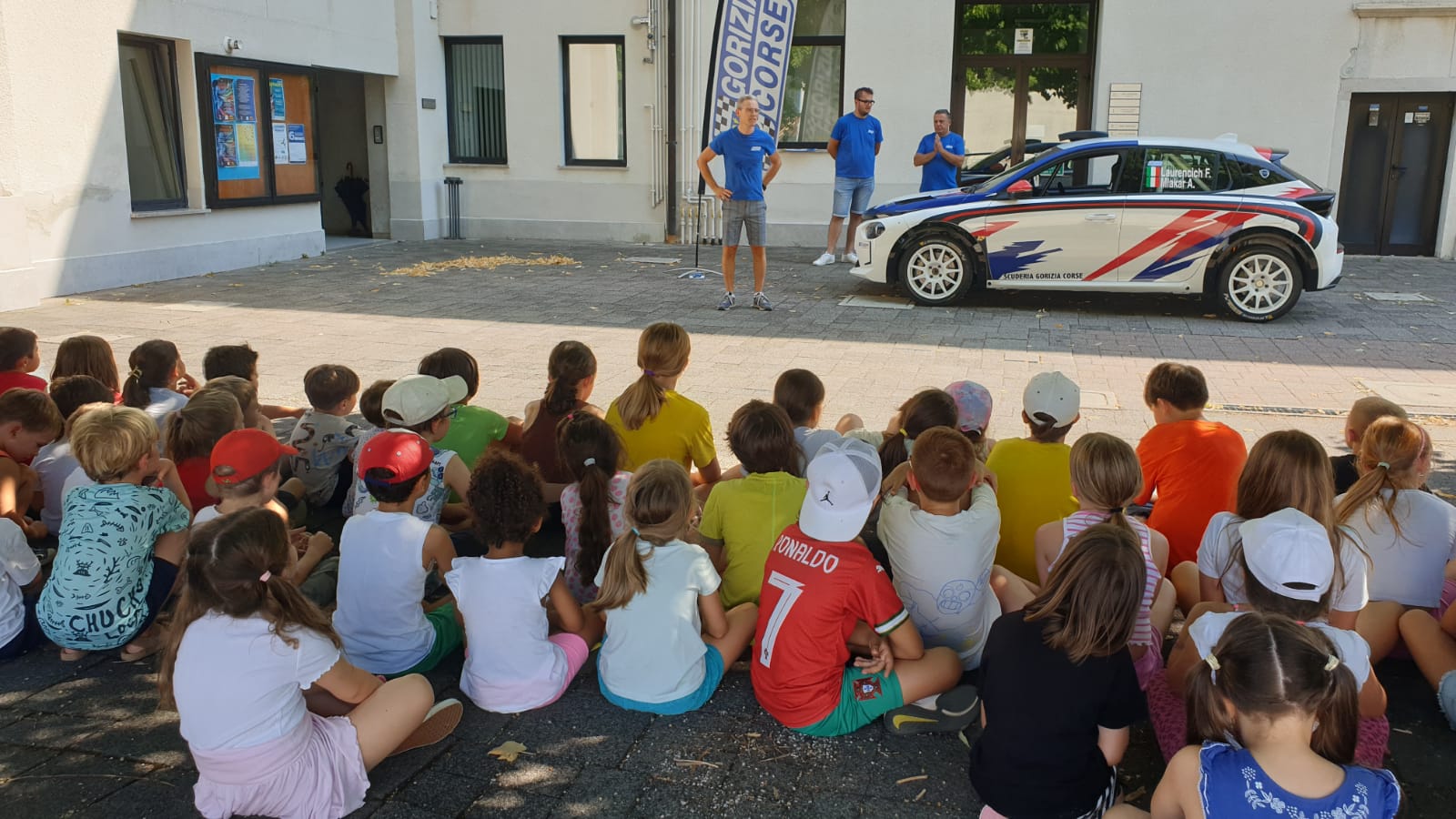 Immagine per Gorizia Corse fa tappa al centro estivo: la Lancia Y Rally4 accende la passione dei più piccoli