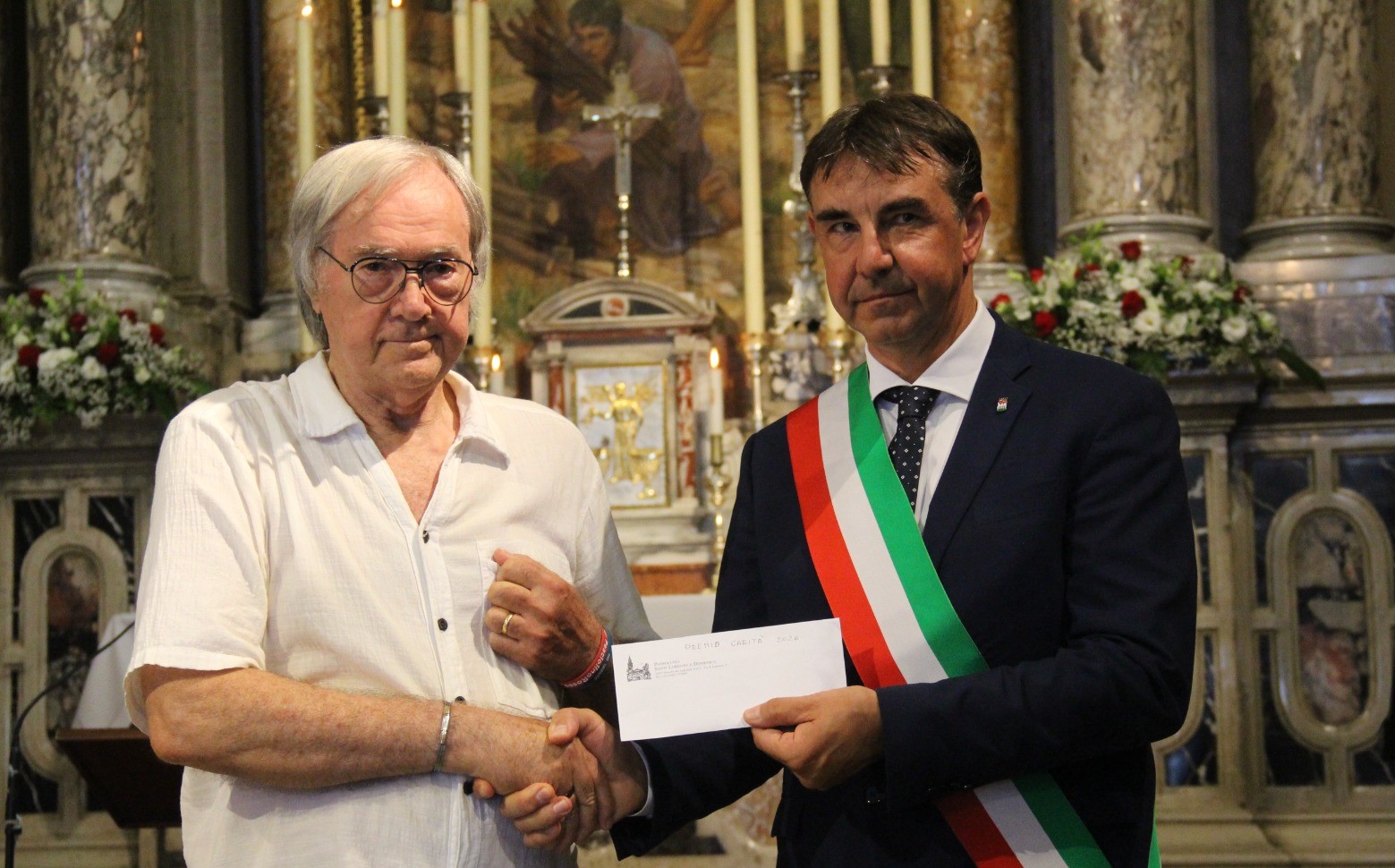 Ronchi in festa per San Lorenzo, a Brian Harland il ‘Premio della Carità’ in memoria di don Boscarol: «Non dimentichiamo chi soffre»