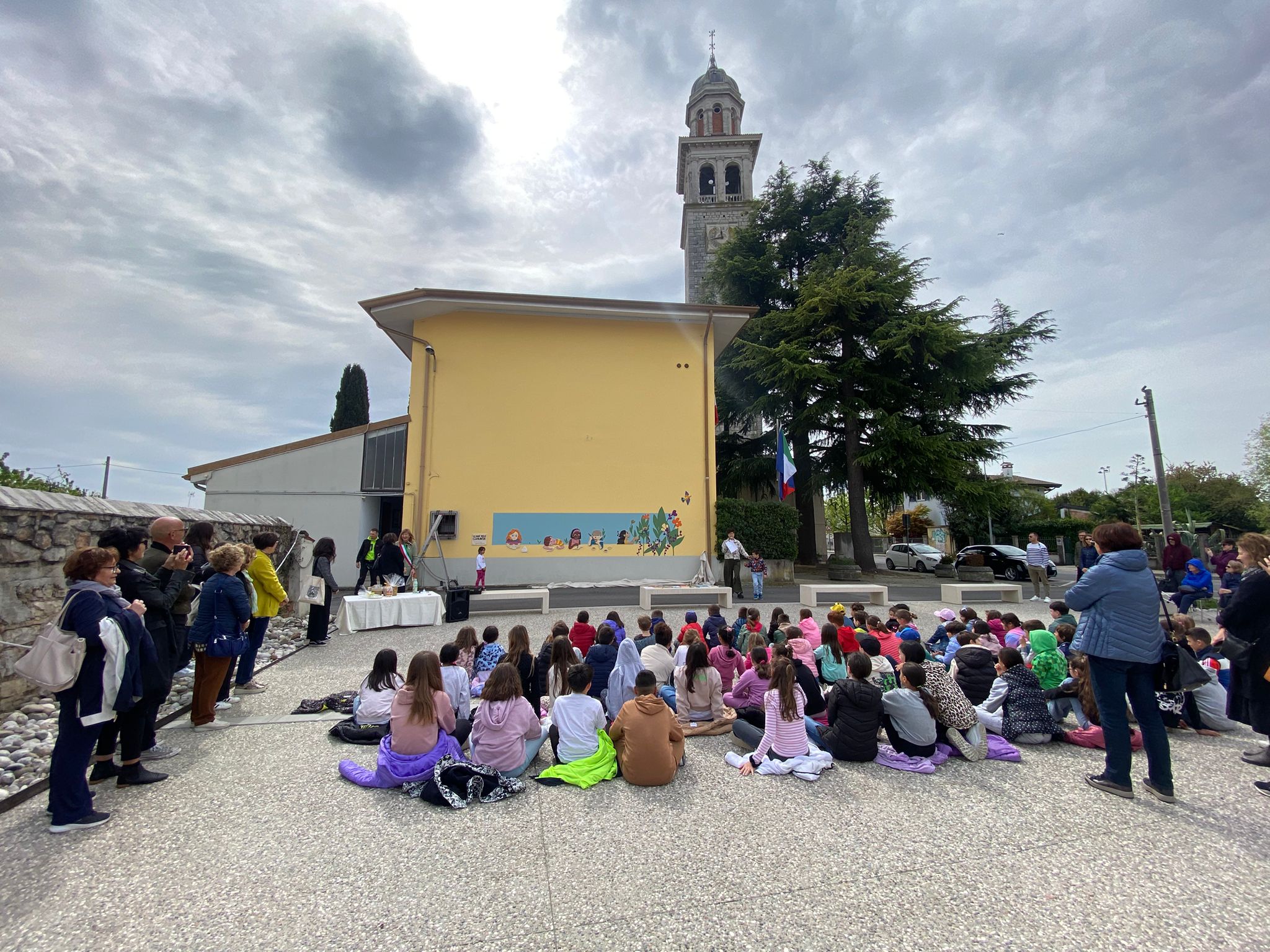 Ecco il Murale dedicato a Germano Masetti, costruito assieme e in ceramica da bambini e adulti