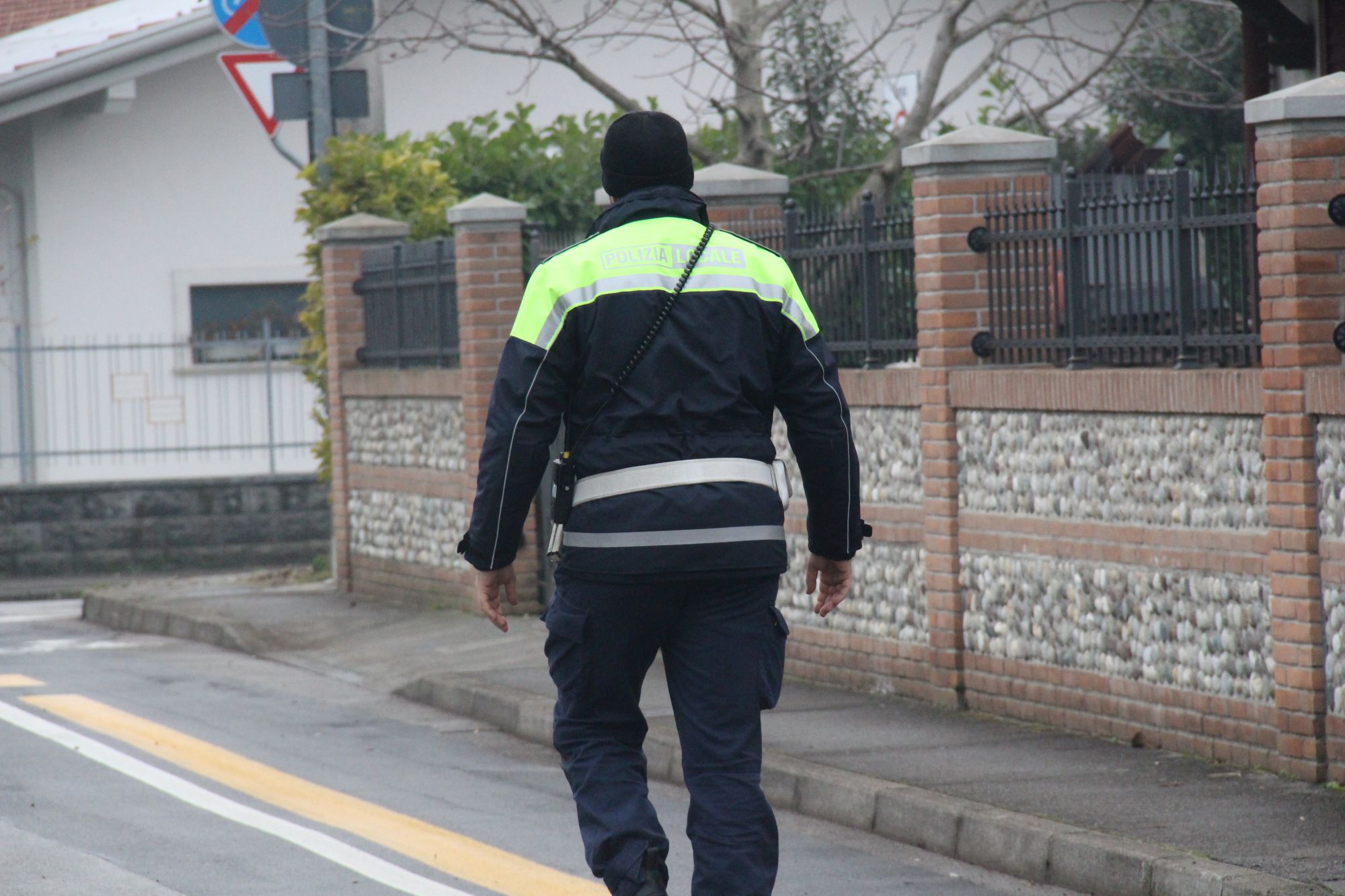 Monfalcone, metal detector alla Polizia locale. Così si potenziano i controlli di sicurezza in città