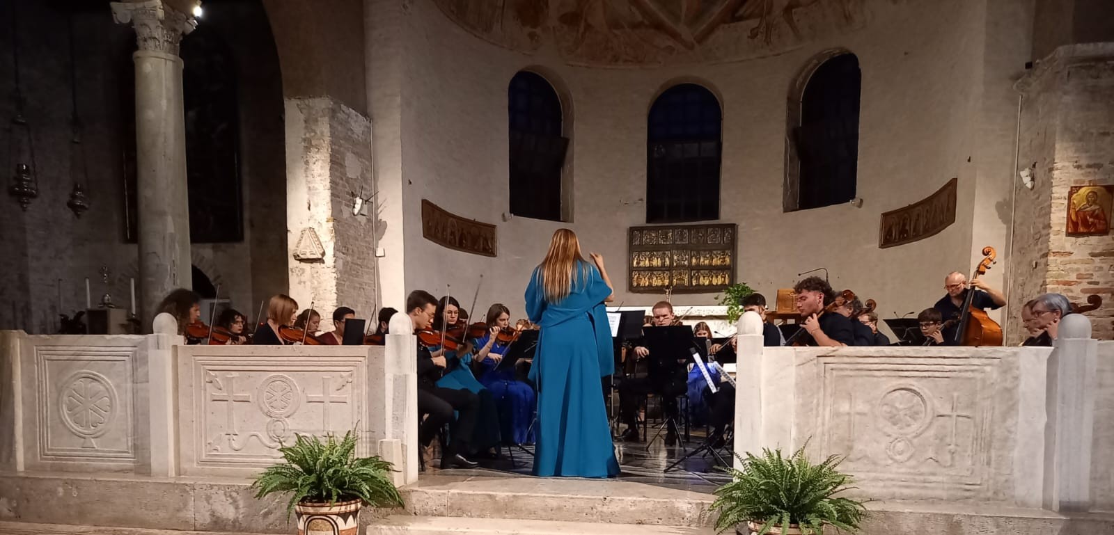Fotonotizia - L'Orchestra d'Archi di Farra d'Isonzo in concerto nella Basilica di Sant'Eufemia a Grado