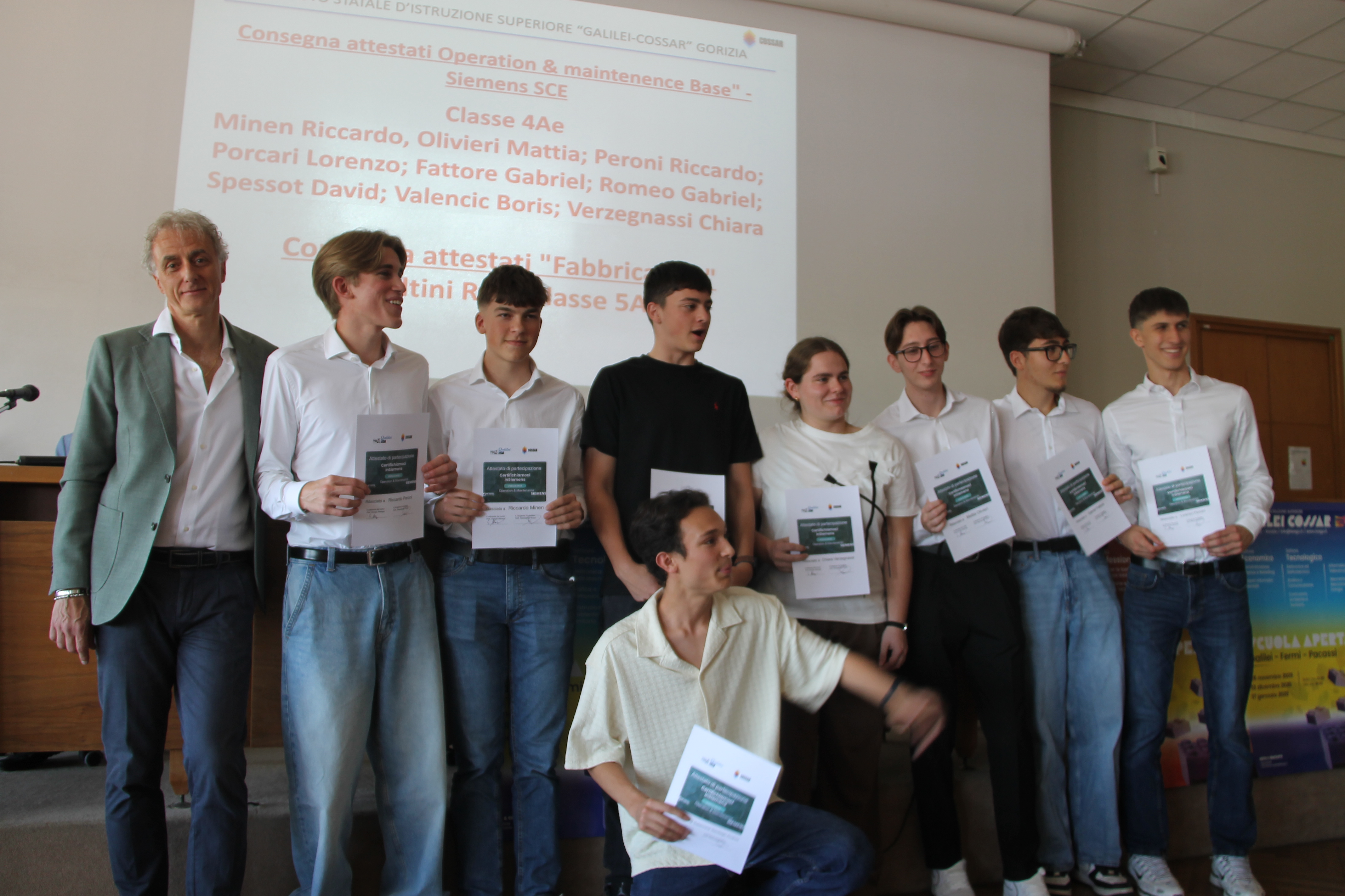Immagine per Gorizia, festa del merito al ‘Galilei-Cossar’: premiate 22 eccellenze dell'Isituto