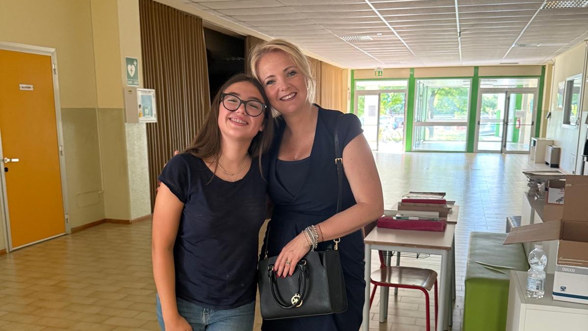 Immagine per Fotonotizia - Staranzano, esame di terza media sul valore del lavoro: la senatrice Tubetti assiste alla tesina di Alice 