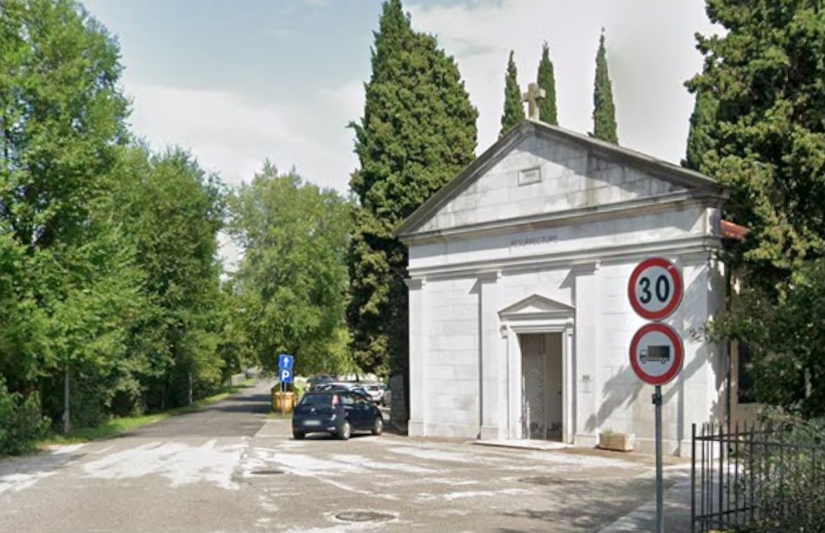 Immagine per Cimitero di Aurisina senz'acqua da due mesi, l'opposizione incalza la giunta