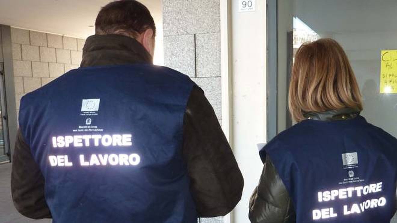 Immagine per Gorizia, due dipendenti in nero su tre: sospesa la licenza in un negozio e 13mila euro di multa