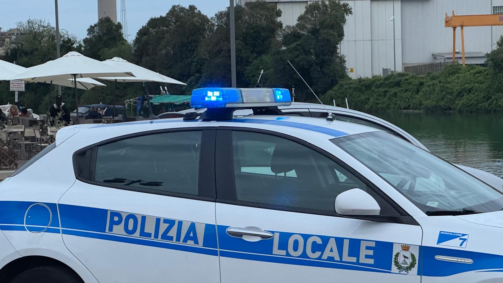 Immagine per Monfalcone, stretta della Polizia Locale sui tir: controlli straordinari e sanzioni per 24mila euro