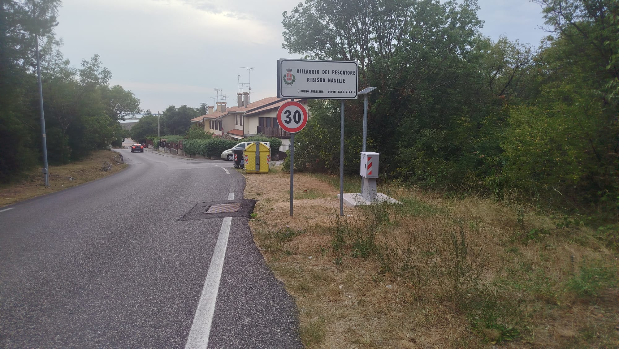 Immagine per «Rifiuti conferiti tra le auto in corsa»: Alleanza per Duino Aurisina chiede interventi urgenti sulle isole ecologiche
