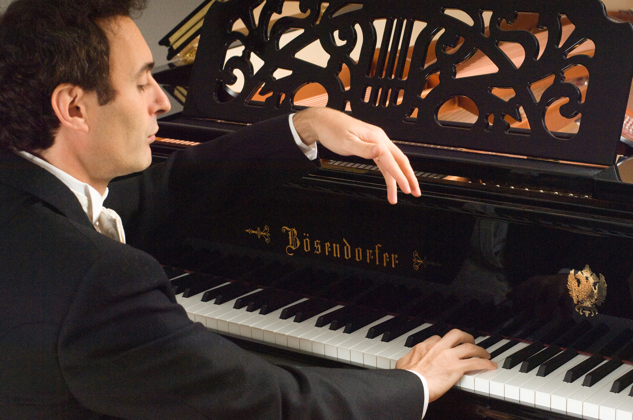 Immagine per EnoArmonie sbarca a Cormons: Gianluca Luisi protagonista con i preludi di Bach e Chopin
