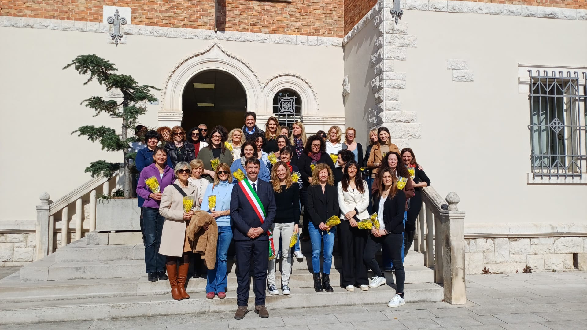 Immagine per Ronchi, il Comune viaggia a trazione femminile: 50 dipendenti su 74 sono donne