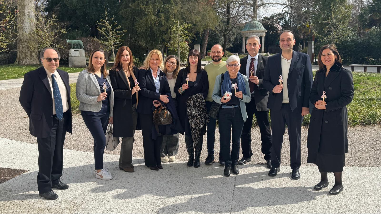 Immagine per Gorizia, una panchina lilla ai giardini pubblici per fare rete contro i disturbi alimentari