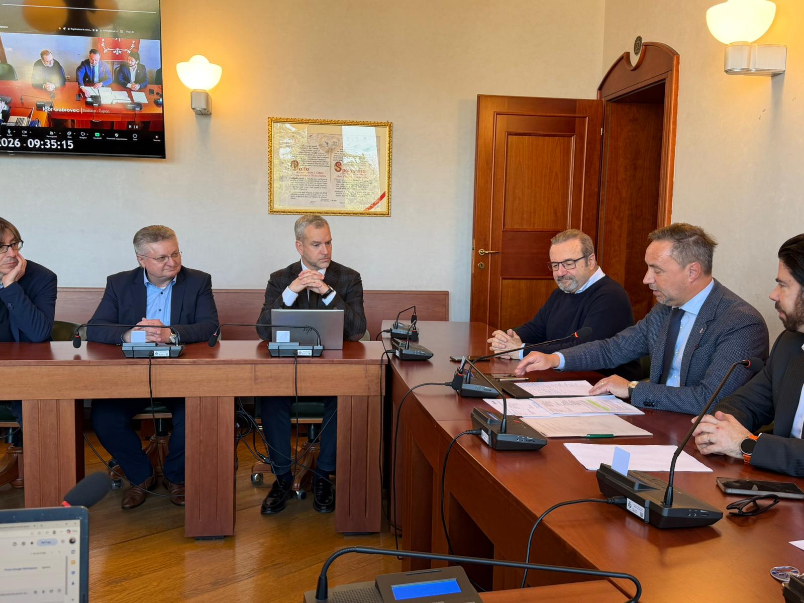 Immagine per Duino, il futuro è nel cartone riciclato: 'Mondi' presenta in Comune il piano da 200 milioni di euro