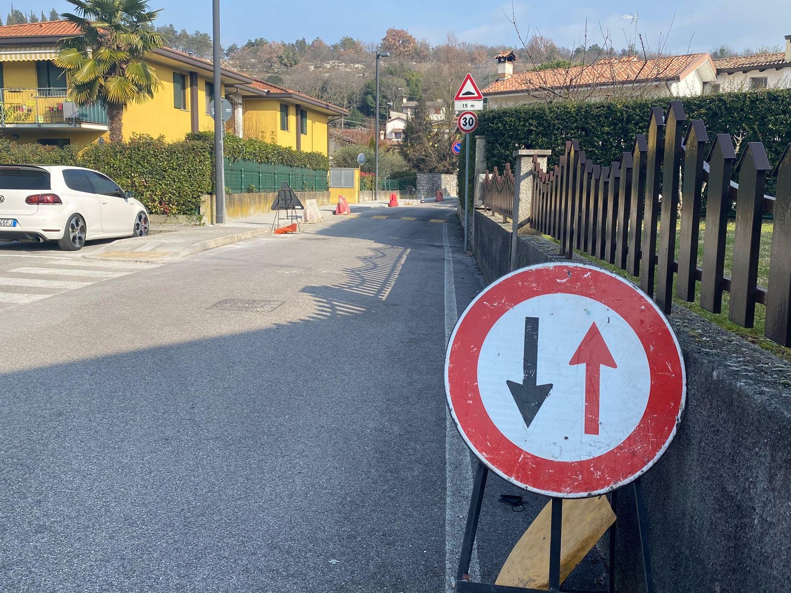 Immagine per Fogliano, Pd e Lista Cambiamento incalzano il Comune sul cemento amianto. Dreossi: «Già sostituito il 75%»