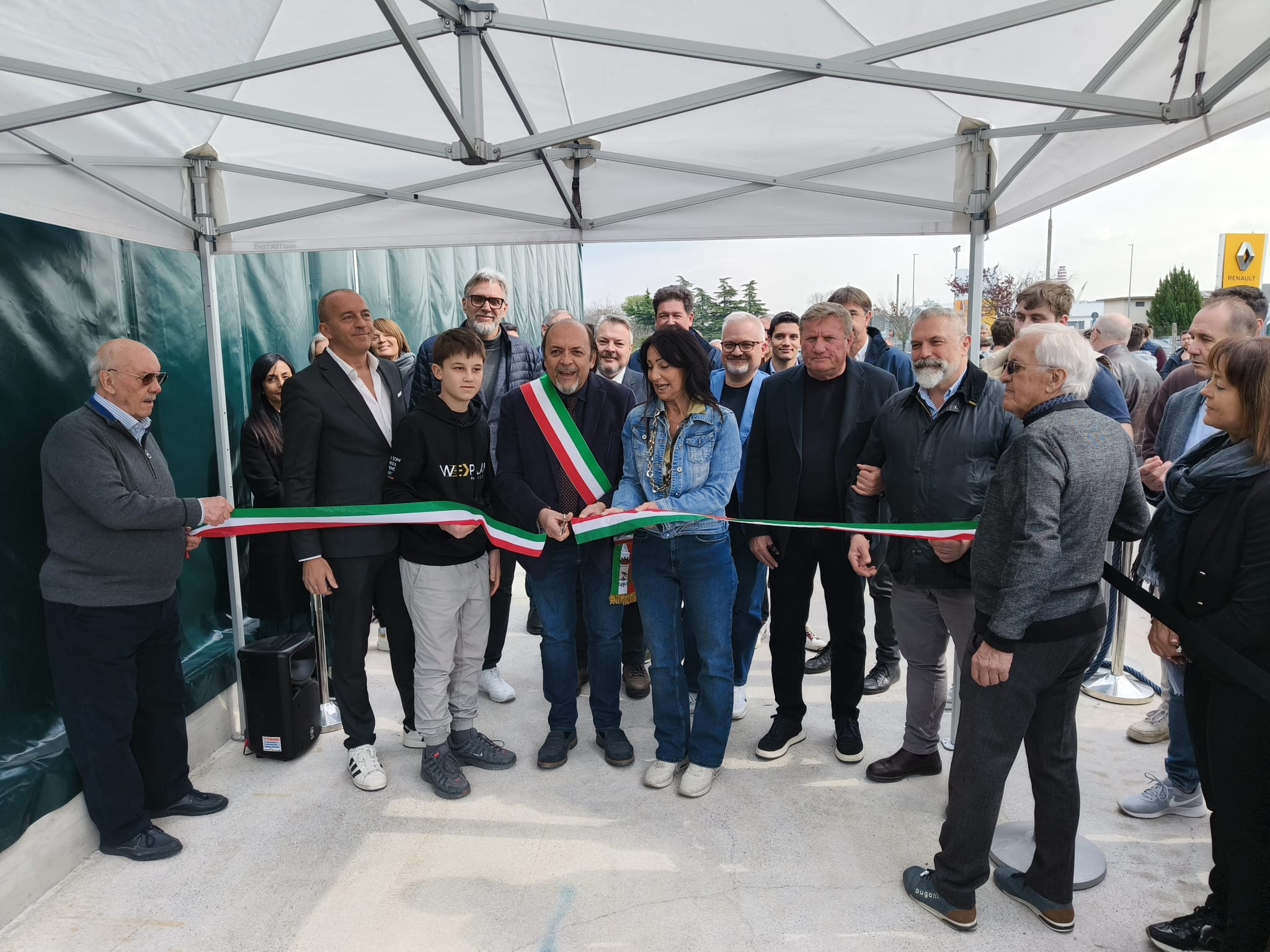 Immagine per Monfalcone, inaugurato il We Play Padel Club in via Grado: investimento da 700mila euro per la famiglia Maggiore