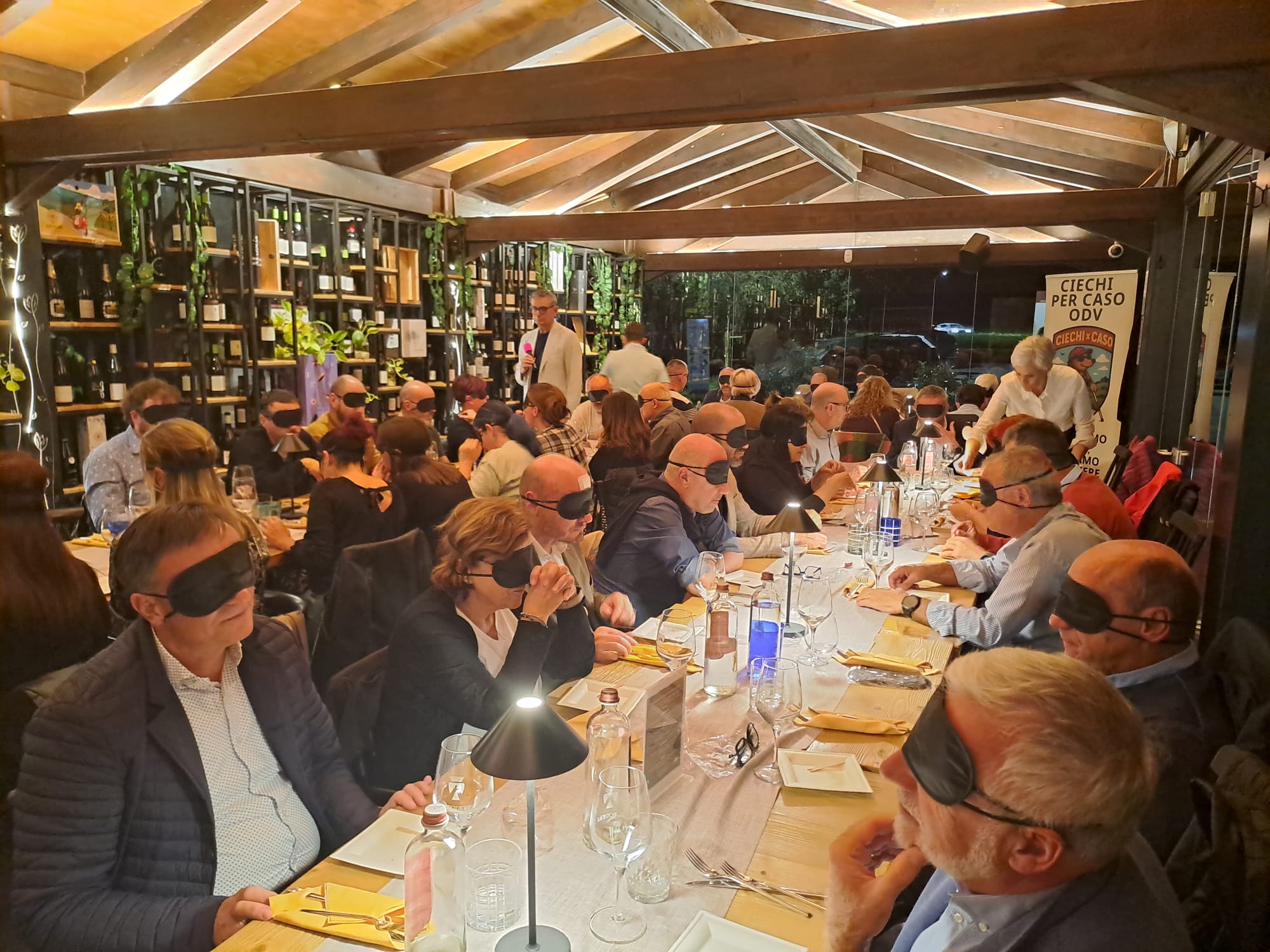 Immagine per Cormons, al Podere di Angoris la cena al buio per sostenere l'associazione Ciechi per Caso