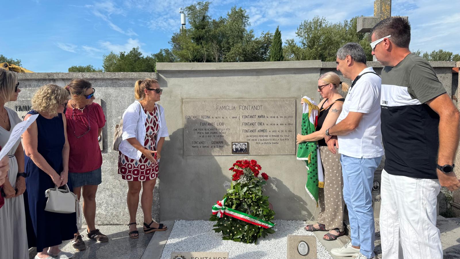 Ronchi, la tomba della famiglia partigiana dei Fontanot restaurata per ricordare chi pagò con la vita i propri ideali