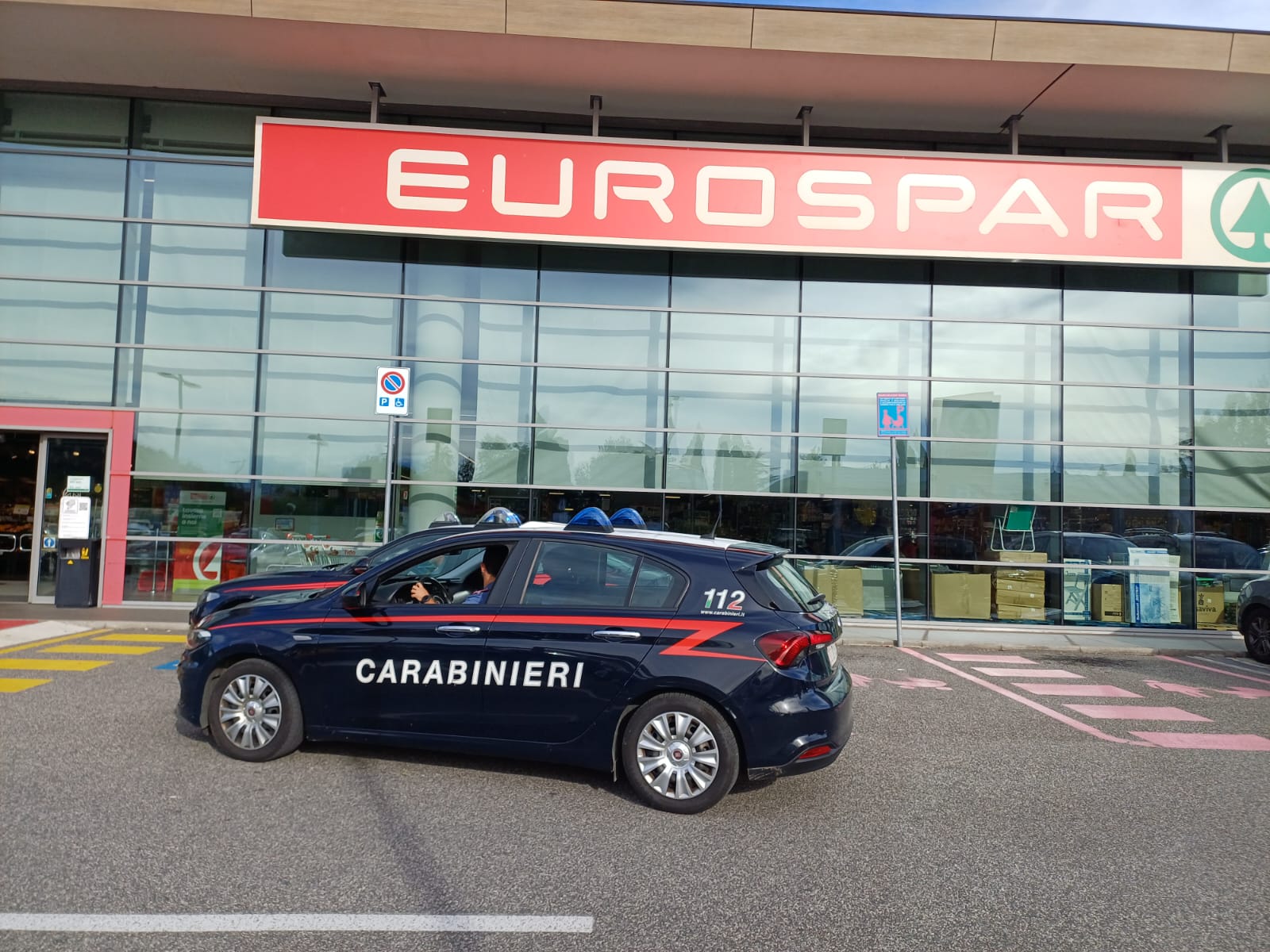 Immagine per Col machete al supermercato, paura all’Eurospar di via Aquileia a Gorizia